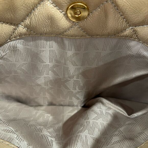 MICHAEL KORS PATENT SLOAN BAG BEIGE - Picture 12 of 14